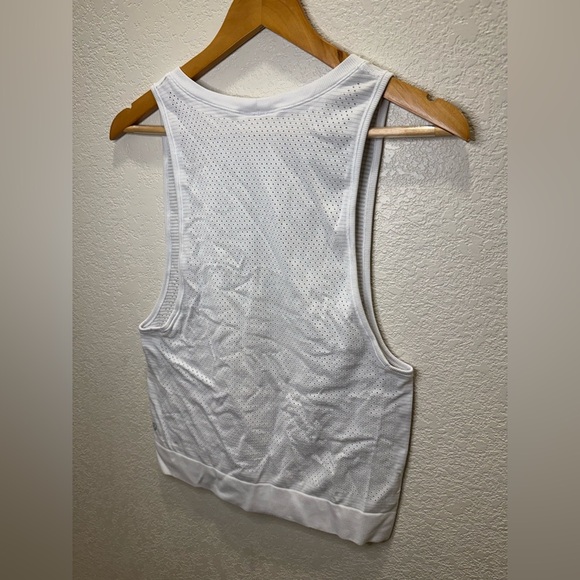 Lululemon athletica muscle tank Women's Top Sz 2 - Picture 7 of 9